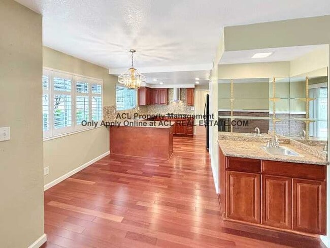Building Photo - 4 Bedroom Home in Hayward Heights | Hayward Hills | Spacious Layout | Quiet Neighborhood