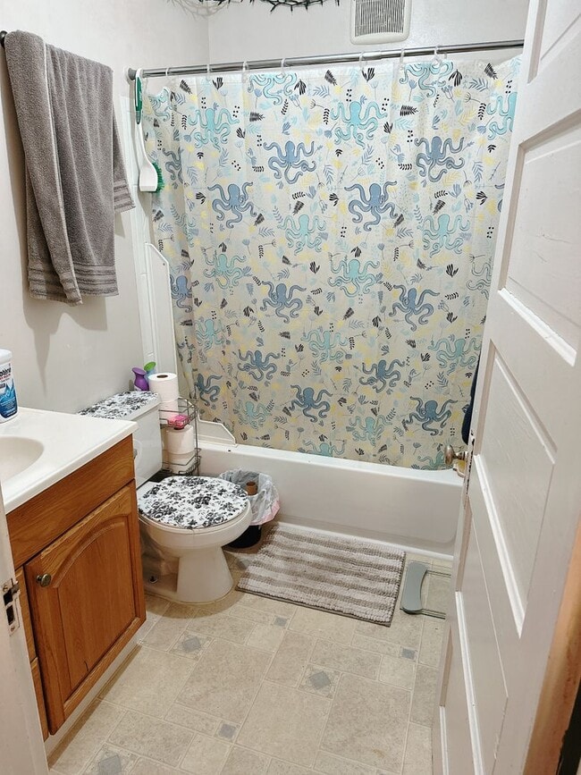 Building Photo - PRELEASE: 4 bd/1ba across from Laurel Park + near WWU