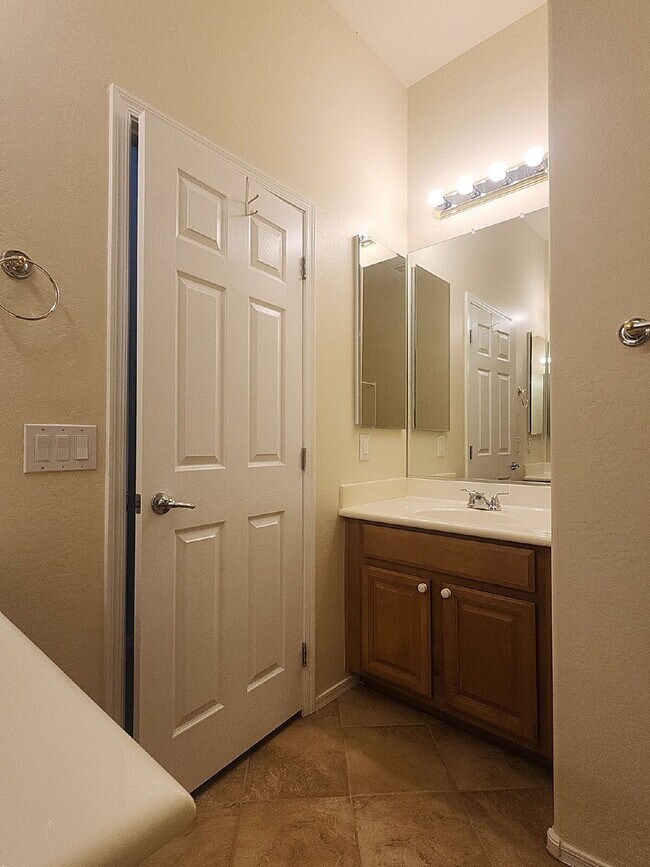 Building Photo - "Charming 3-Bed with 2 Full Baths and 2,162 Sq Ft of Comfort in Vistancia Village Peoria, AZ!"
