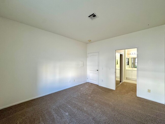 Building Photo - Great 2B/2BA Condo in Carmel Valley