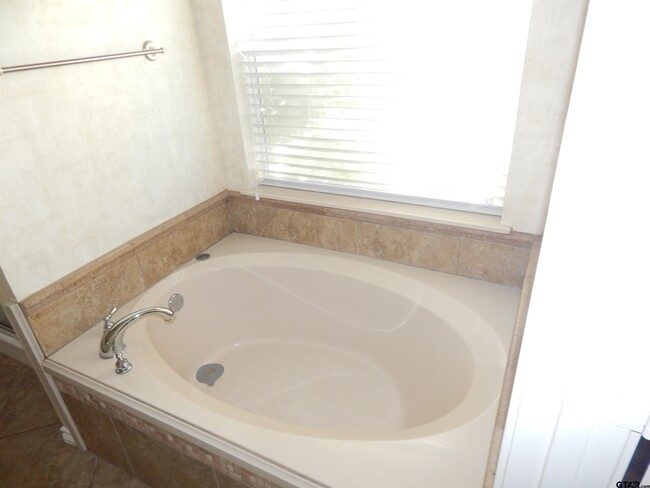 Building Photo - 16554 Beauregard Dr