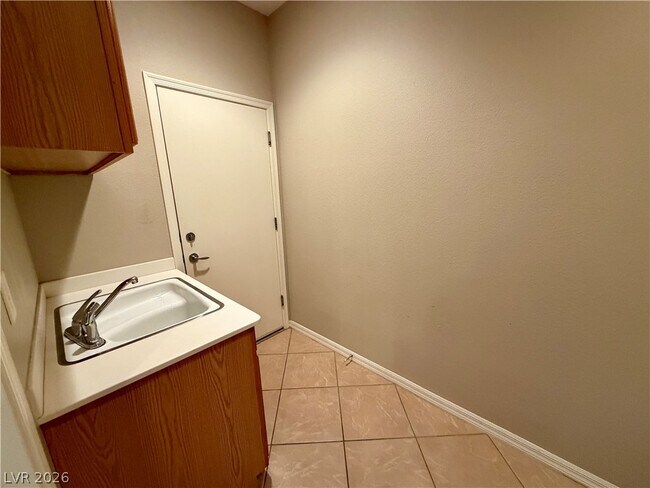 Building Photo - 2168 Sawtooth Mountain Dr