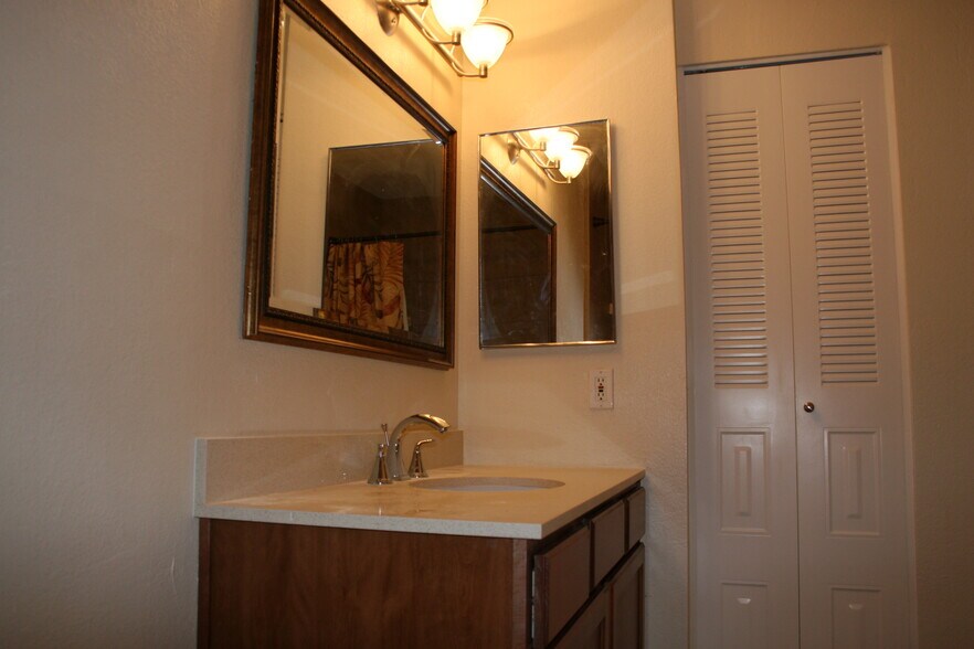 Bathroom - 9200 Madison Ave