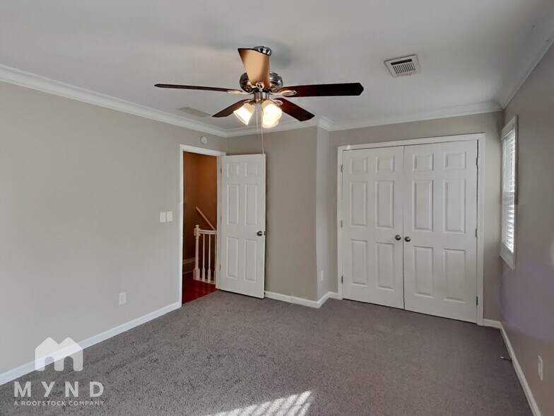 Building Photo - 5210 Laurel Bridge Dr SE