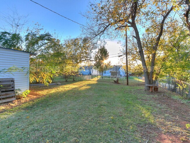 Building Photo - 512 W Lockheed Dr