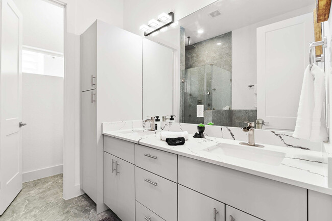 Building Photo - 2105 McGowen St
