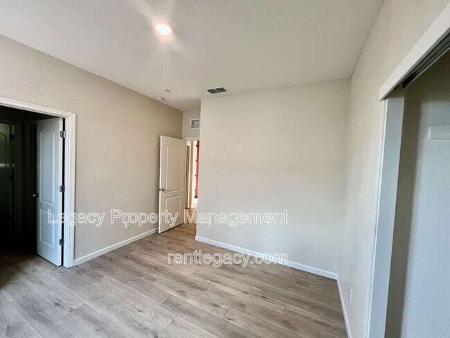 Building Photo - 436 Rose St