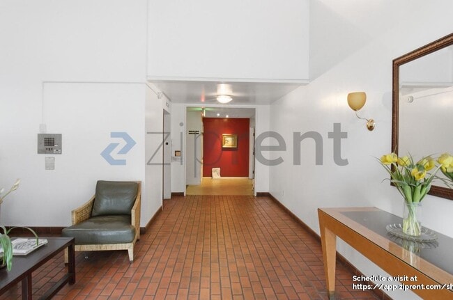 Building Photo - 4295 Vía Arbolada