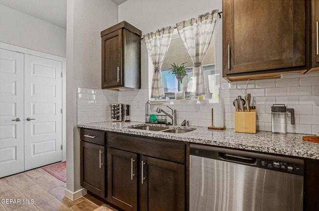 Building Photo - 51049 Fox Trl Ave