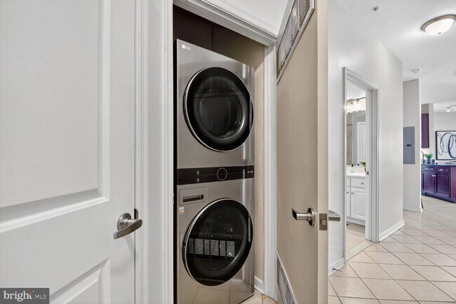 Building Photo - 8045 Newell St