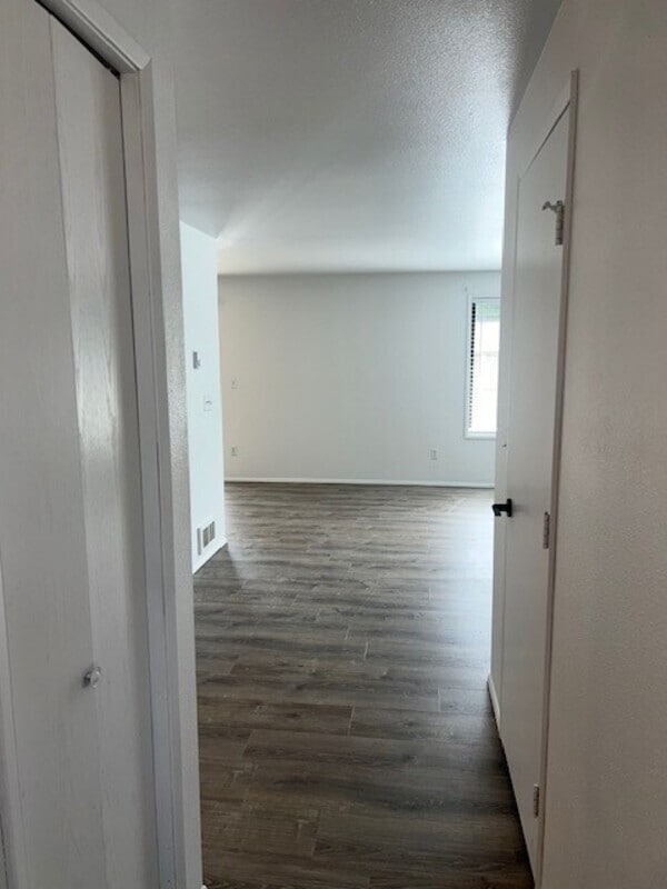 Building Photo - 514 Main Pl
