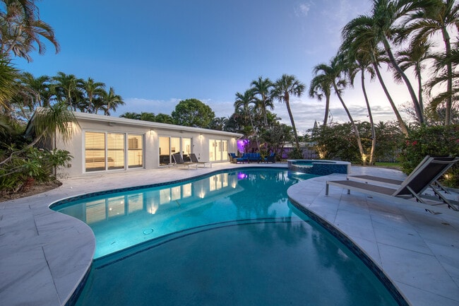 Building Photo - 1733 Coral Gardens Dr