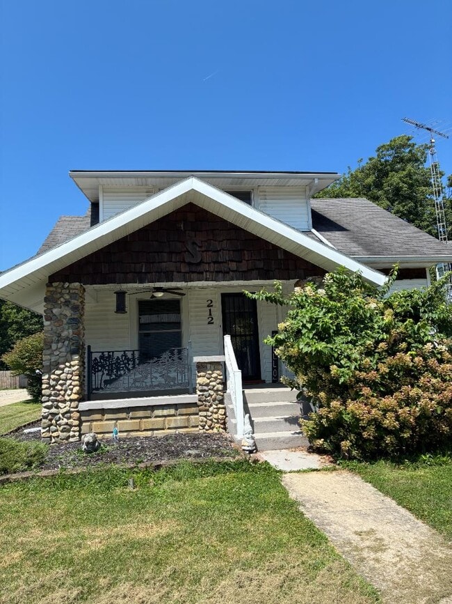 Building Photo - 212 N Salem St