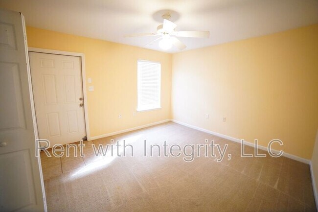 Building Photo - 2738 W Tharpe St