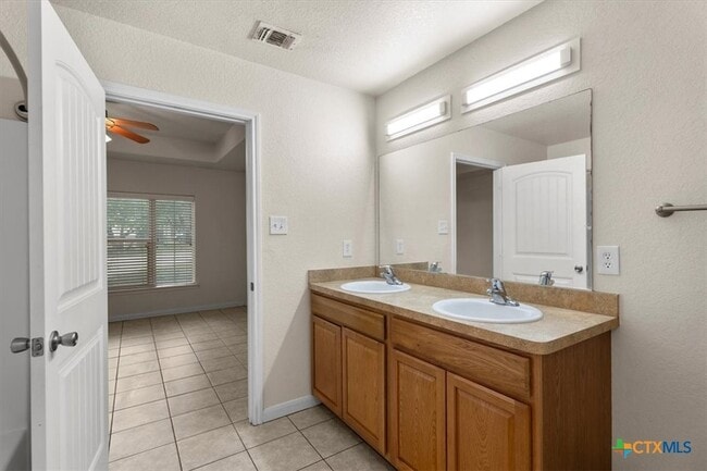 Building Photo - 119 Weatherby Dr