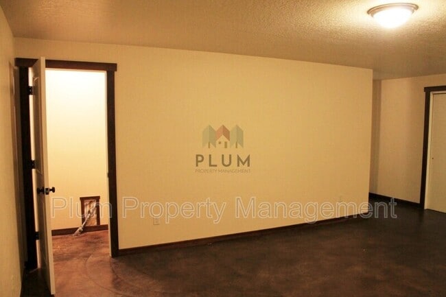 Building Photo - 1405 N Dickens St