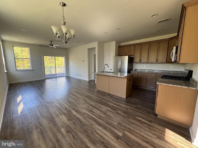 Building Photo - 213 Wynstone Ct
