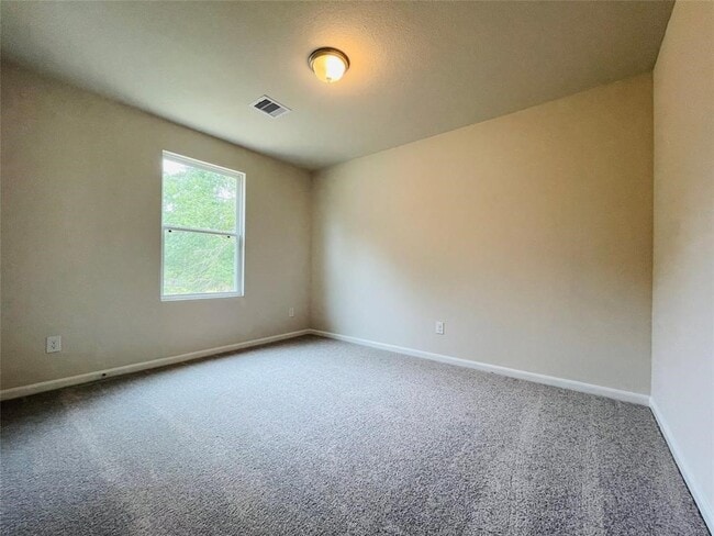Building Photo - 203 Big Oak