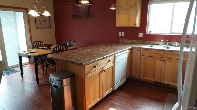 Building Photo - SPACIOUS | 3 BEDROOM | TOWNHOME | LOCATED IN AUBURN HILLS