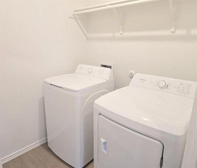 Building Photo - 1633 Four Waters Lp