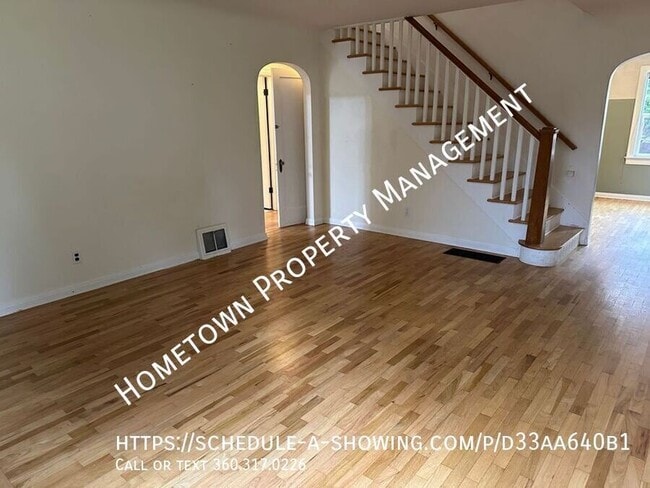 Building Photo - 912 Carlyon Ave SE