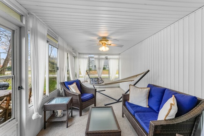 Building Photo - Beautifully Updated 4 Bedroom, 2.5 Bath Home in Fairview