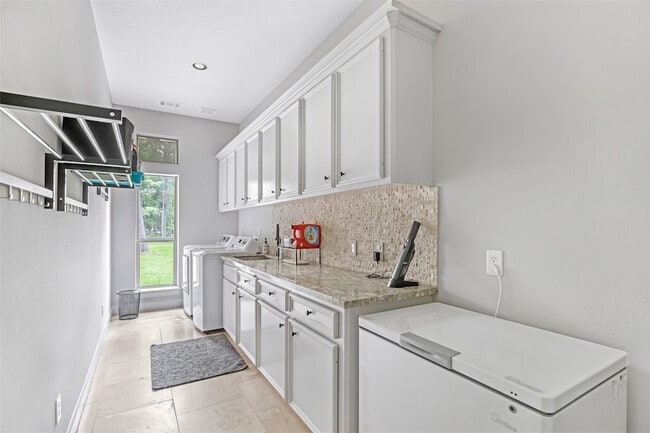 Building Photo - 29006 Reserve Bend Dr