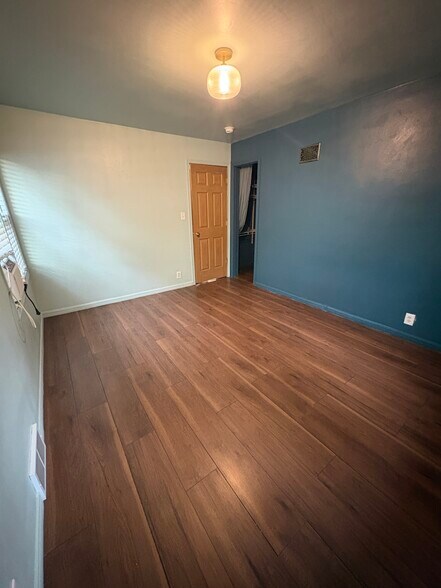 Building Photo - 2528 N 60th St