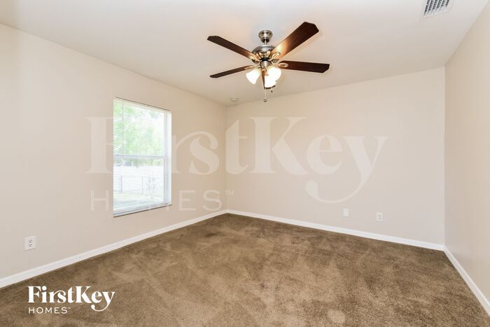 Building Photo - 2310 NE 34th Ln