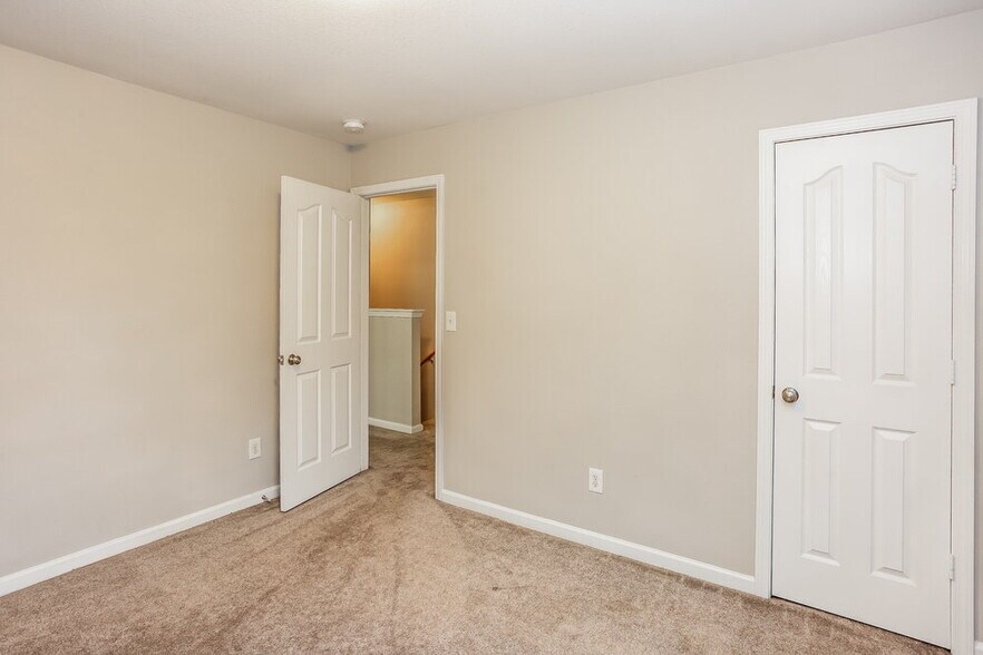 Building Photo - 4822 Abercromby St