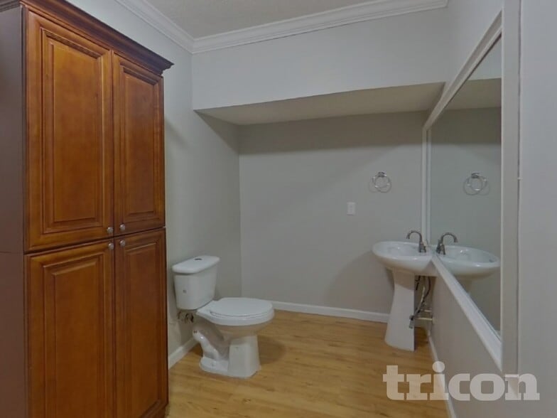 Building Photo - 790 James Madison Dr