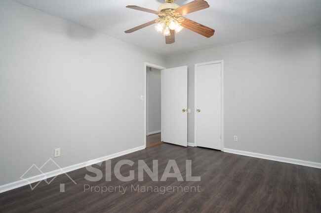 Building Photo - 2425 Circle Dr