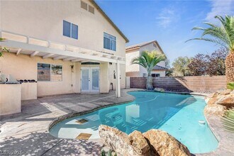 Building Photo - 10980 St Rafael St