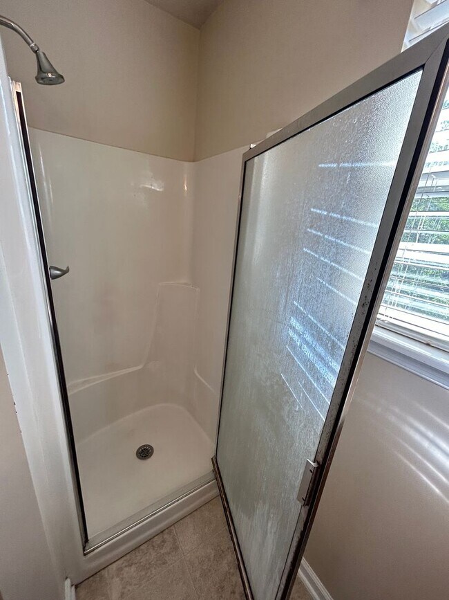 Building Photo - COMING SOON! N Greensboro, 4/2.5 home off of N Church St near Lake Jeanette & I-840