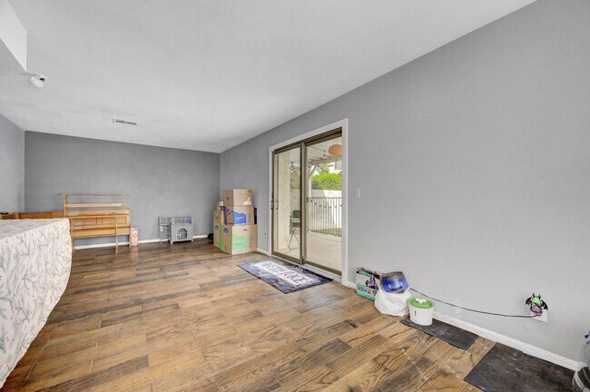 Building Photo - 3 bedroom home with pool!!