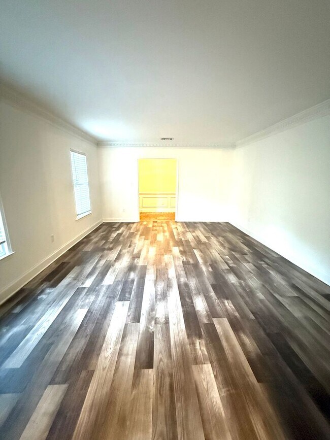 Building Photo - ** 4 Bed 2.5 Bath Located in Ridgefield** ...