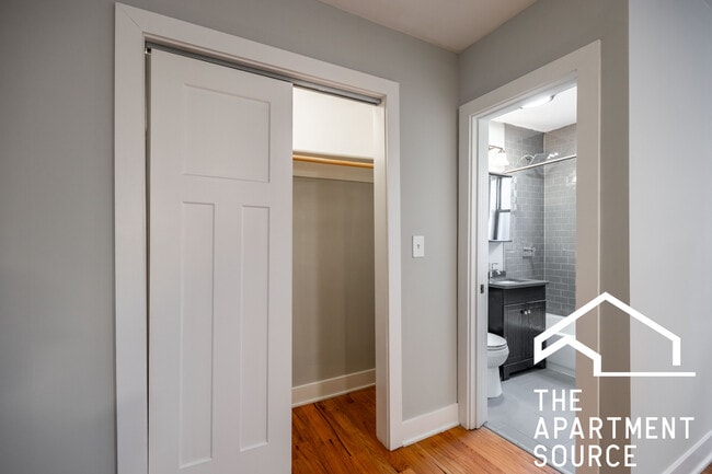 Building Photo - 4546 N Damen Ave