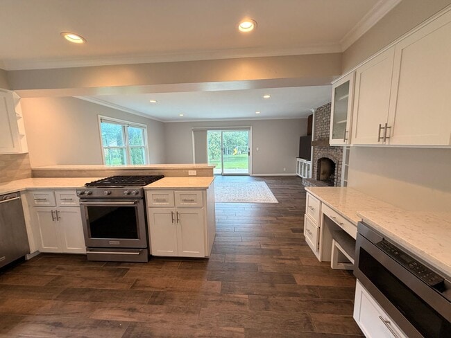 Building Photo - Forest Hill Schools - executive home