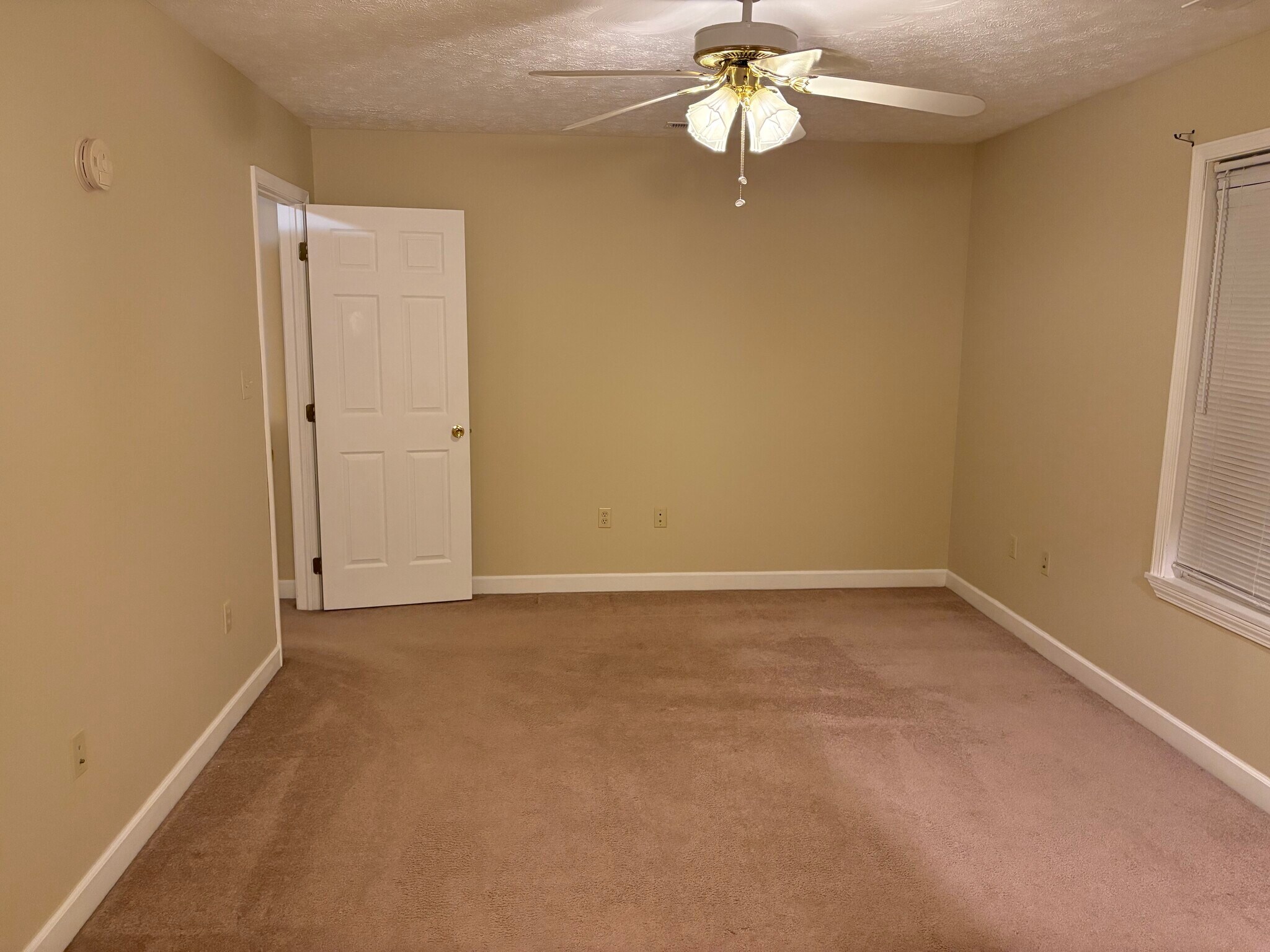 Building Photo - 82 S Pembroke Ave