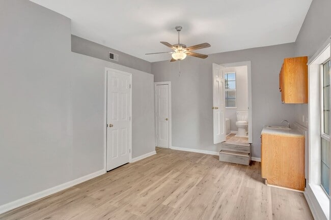 Building Photo - 3401 Shakertown Rd