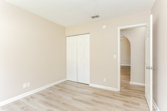 Building Photo - 11321 Hartland Rd