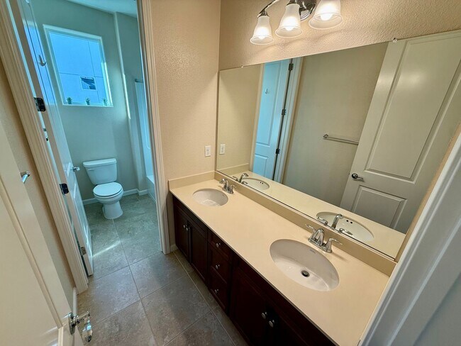 Building Photo - 4BD/3.5B Home in Dublin's Boulevard Community, a Stone's Throw Away From Persimmon and Hacienda!