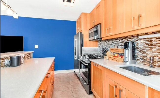 Building Photo - 555 Kappock St