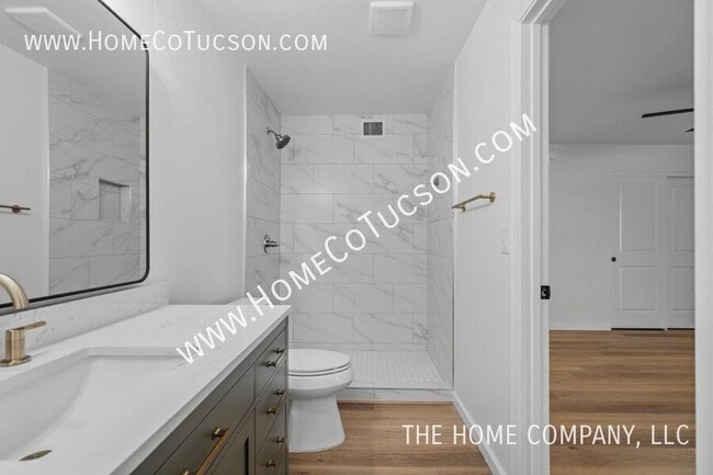 Building Photo - 7461 E Victoria Dr