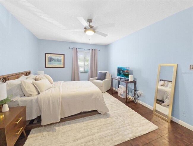 Building Photo - 553 Fairways Cir