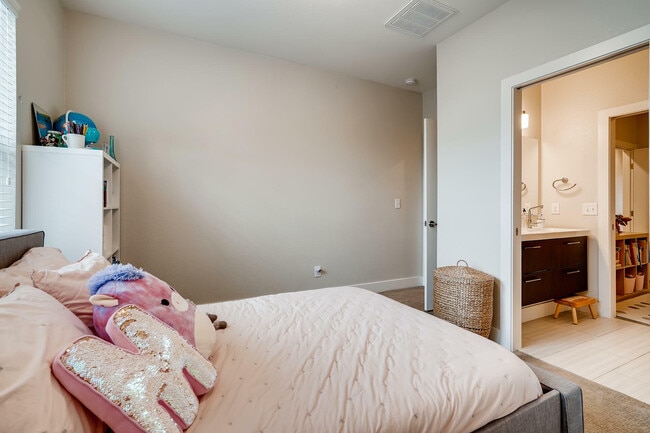 Building Photo - 534 S Lincoln St