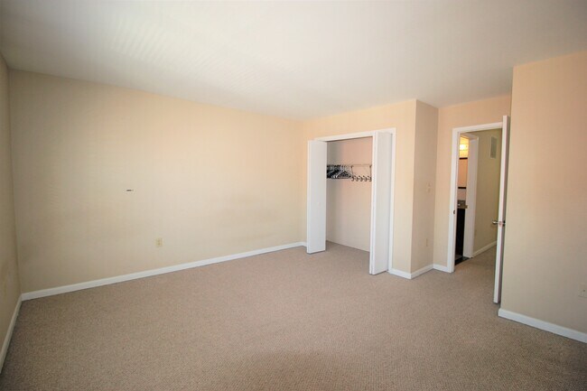 Building Photo - 1606 W Diamond St