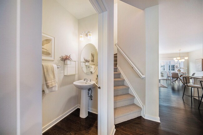 Building Photo - 2856 Ridington Rd