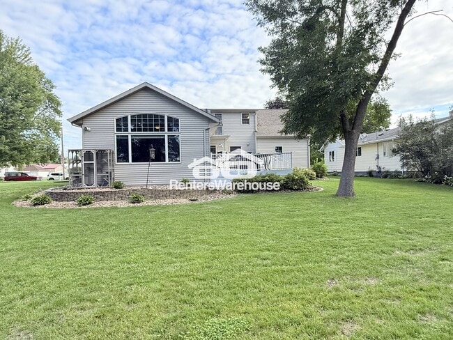 Building Photo - 840 Park Ave