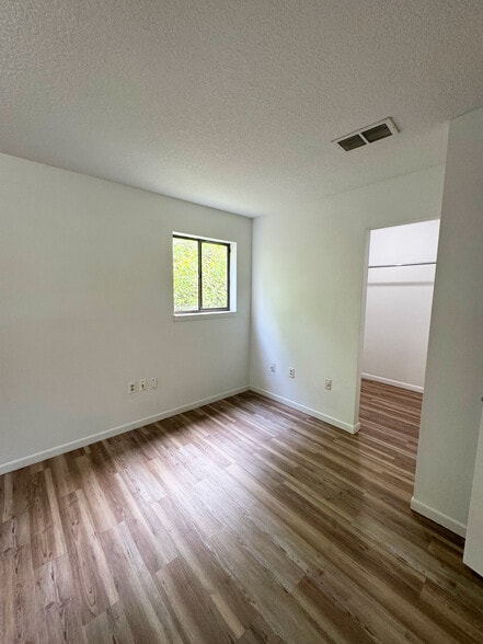 Building Photo - 1029 Ulysses Ave SE